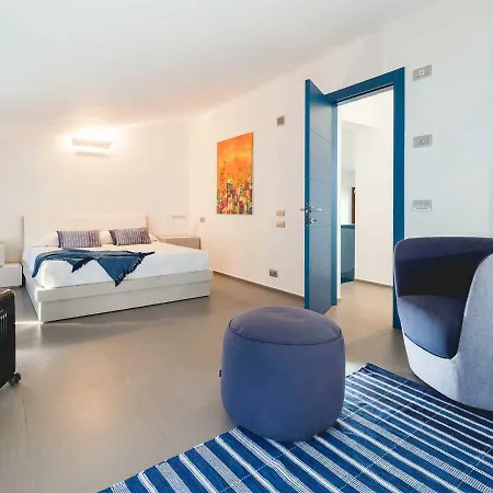 Feriehus Holoiday In With Terrace Cefalù