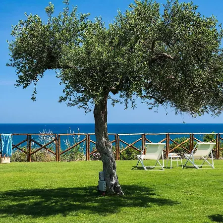 Holoiday In With Terrace Feriehus Cefalù